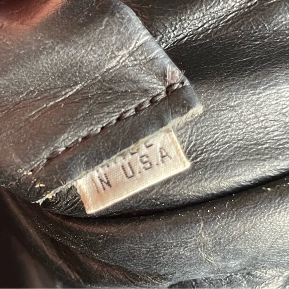 Vintage Carlos Falchi Crossbody Black Leather Bag
Made In The USA - Picture 7 of 17